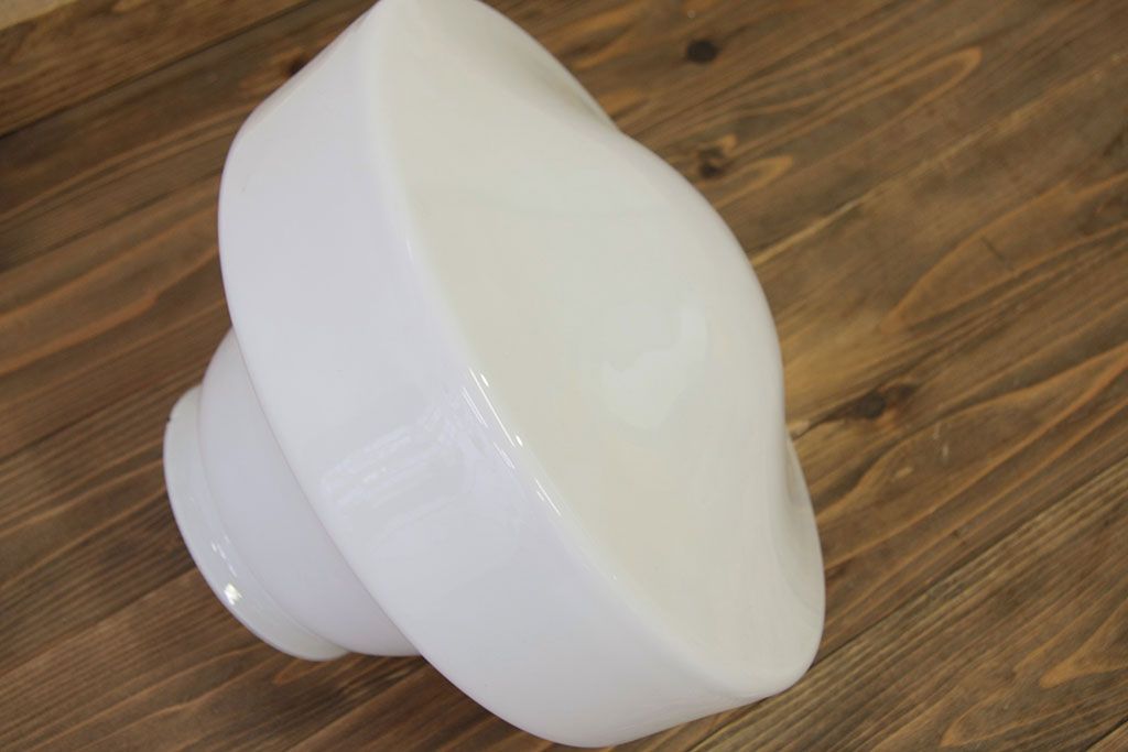 アンティーク　古い乳白ガラスの吊り下げ照明(電笠)
