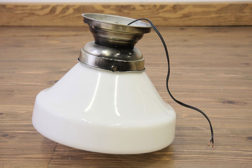 アンティーク　古い乳白ガラスの天井照明(電笠)