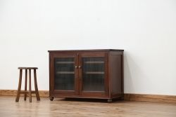 アンティーク家具　アンティーク　素敵なデザイン!古い木のシンプルな脚付きローボード(収納棚)