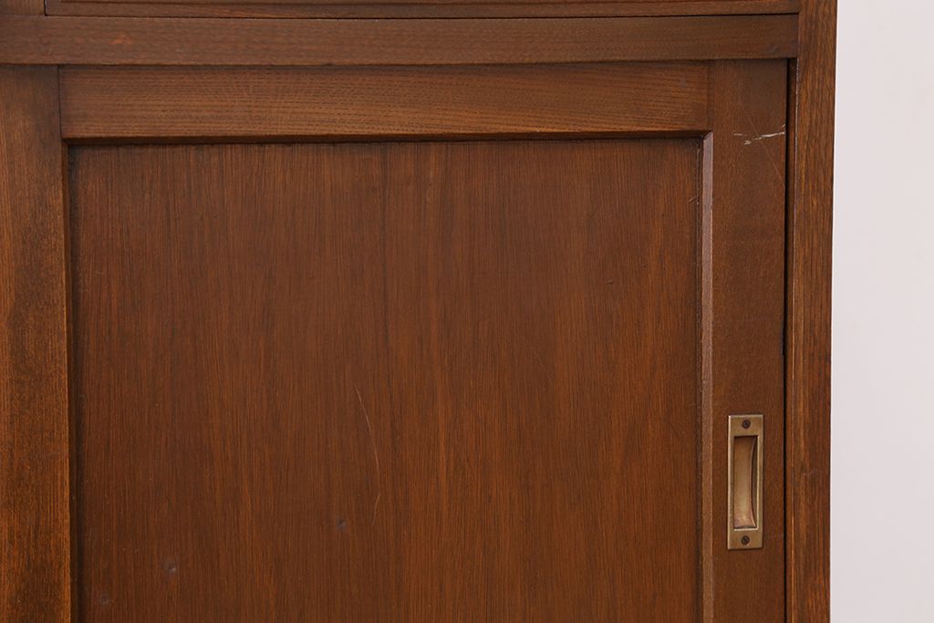 レトロ家具　☆アンティーク　レトロなデザインの銀モールガラス食器棚(収納棚)