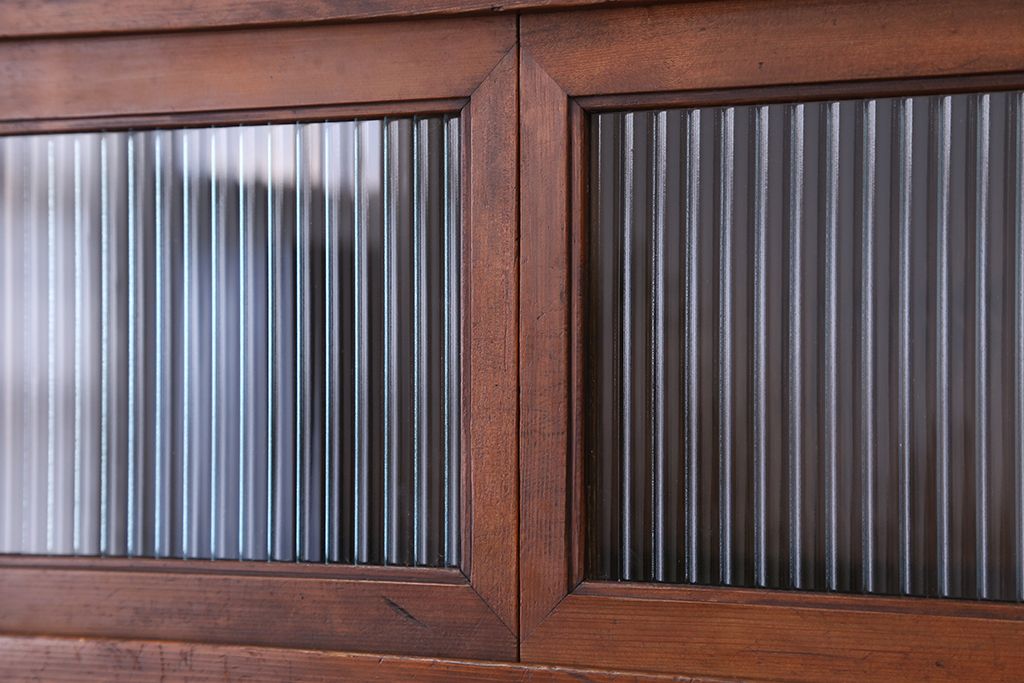 アンティーク家具　アンティーク　素敵なデザイン!古いお家のモールガラス二段重ねチェスト(収納棚)