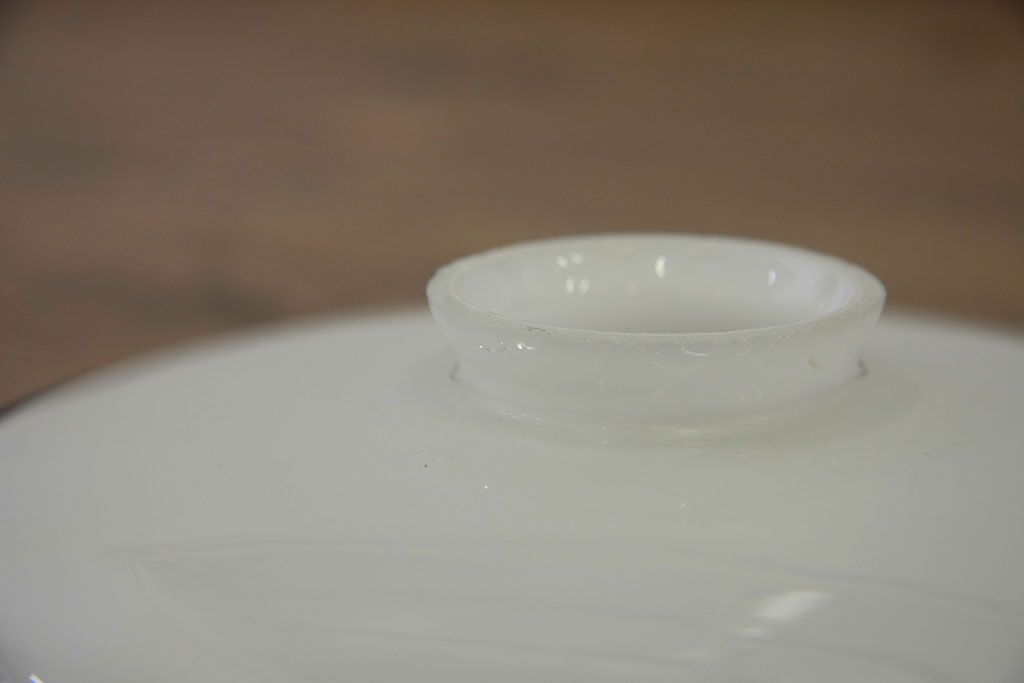 アンティーク　古いお家の切子細工の乳白ガラス吊り下げ照明?
