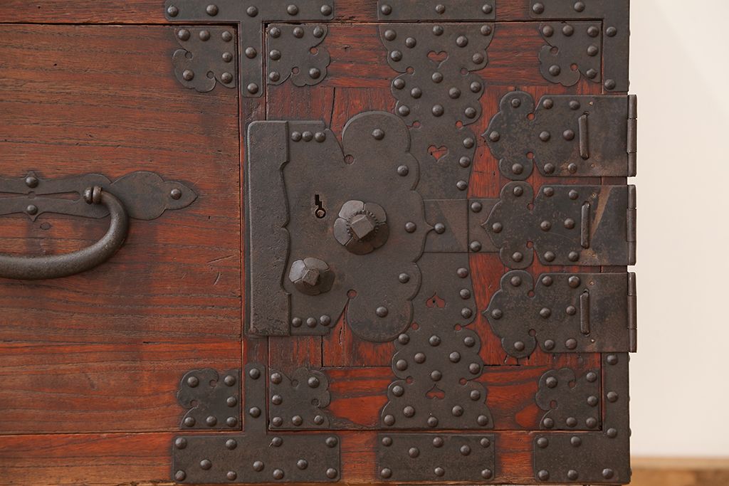 アンティーク家具　古民具・骨董　鉄脚時代箪笥ローボード(ローチェスト)