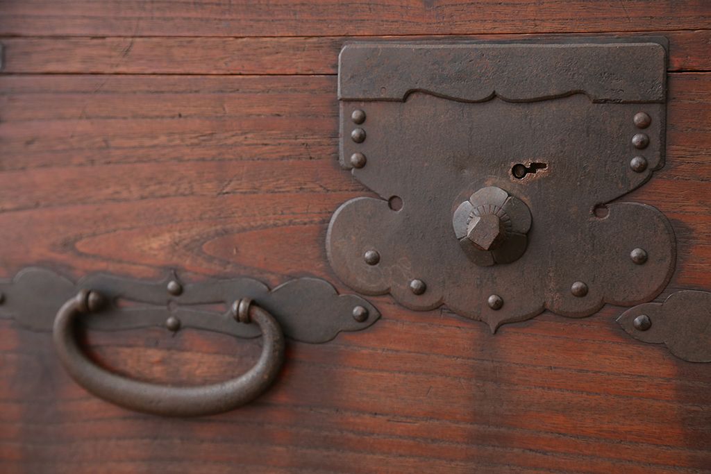 アンティーク家具　古民具・骨董　鉄脚時代箪笥ローボード(ローチェスト)