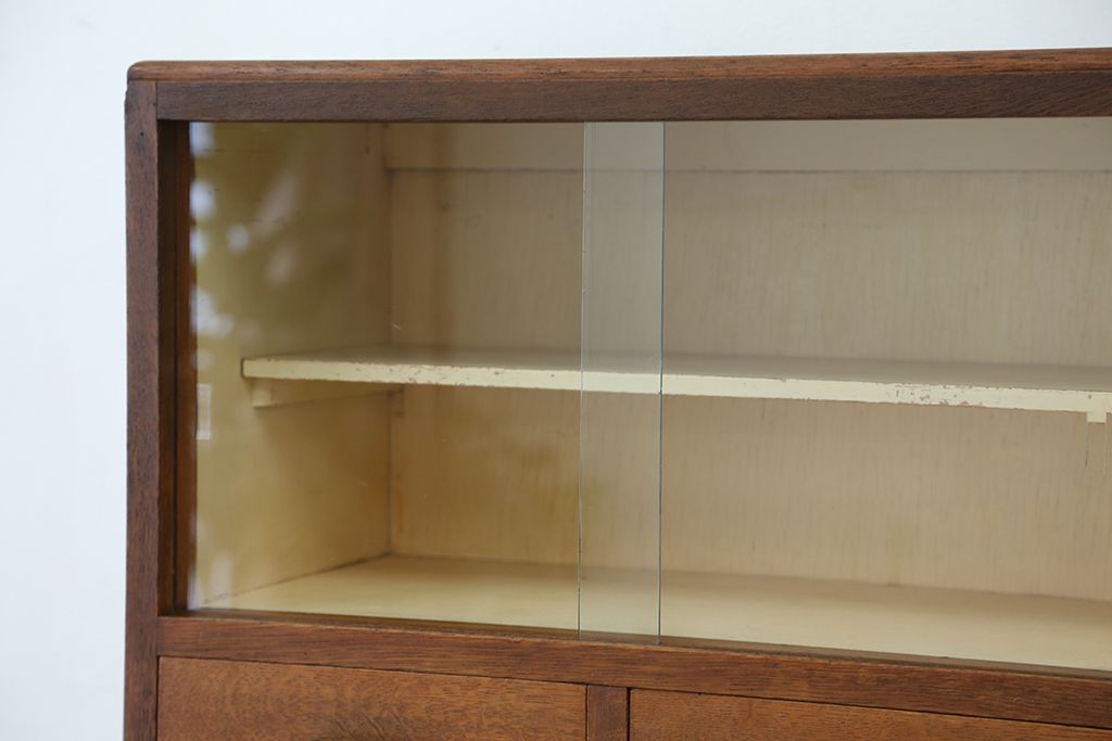 レトロ家具　☆希少なサイズの昭和レトロ　アンティークモールガラス食器棚