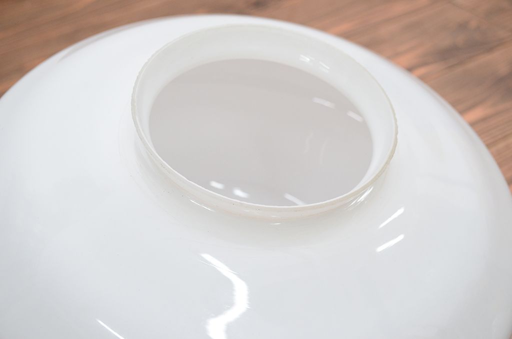 和製アンティーク　古い乳白ガラスの吊り下げ電傘照明