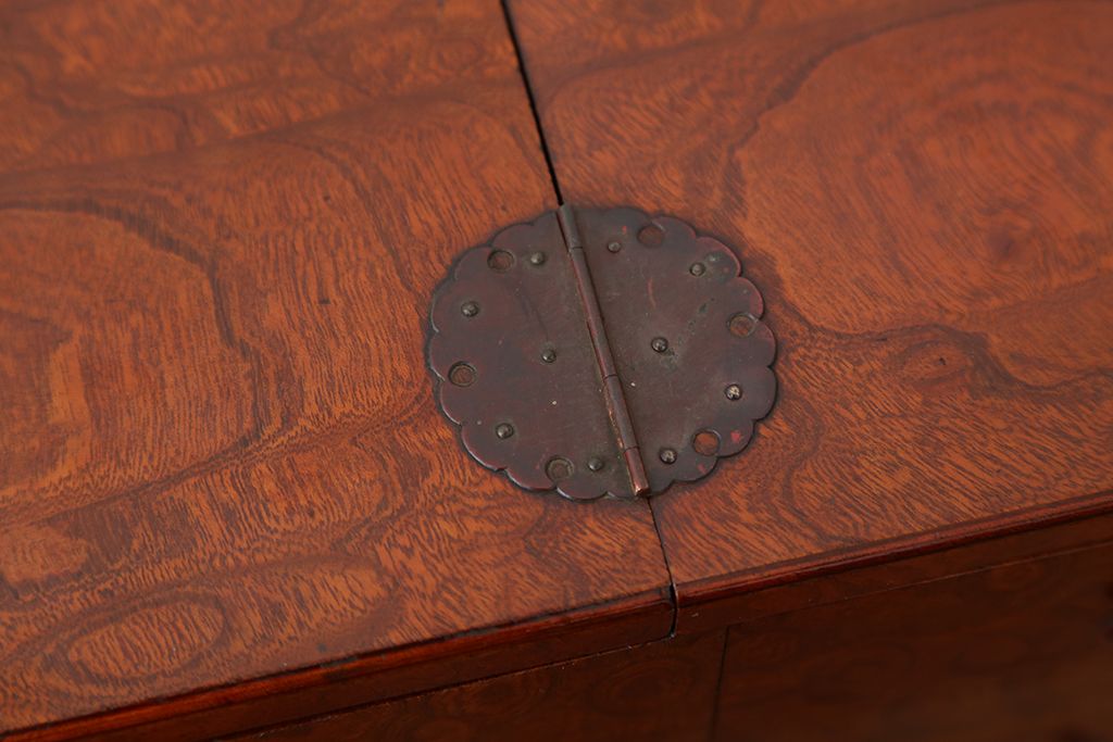 アンティーク雑貨　高級!漆の綺麗なケヤキ玉杢の小引き出し(針箱・裁縫箱)