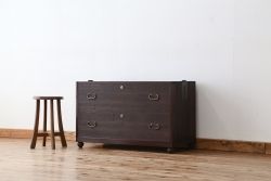 アンティーク家具　アンティーク　可愛いデザイン!シンプルな脚付ローチェスト(ローボード)?