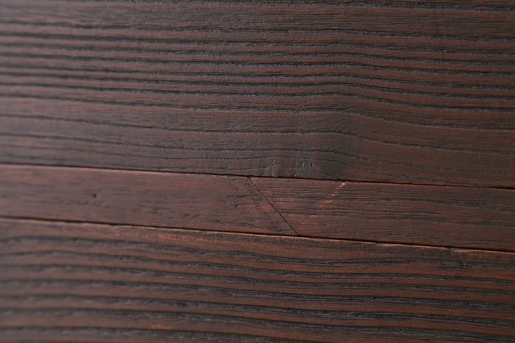 アンティーク家具　アンティーク　可愛いデザイン!シンプルな脚付ローチェスト(ローボード)?