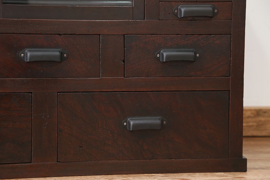 アンティーク家具　アンティーク　古い木のモールガラス収納棚