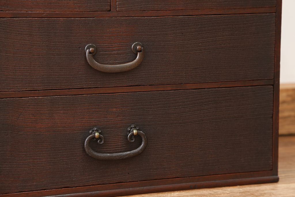 アンティーク家具　アンティーク　高級品!上質な作りの小引き出し(飾り棚、小箪笥)
