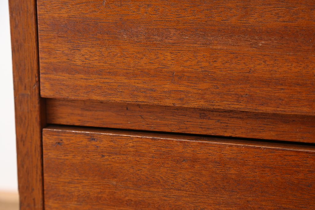 アンティーク家具　アンティーク　古い木のシンプルな脚付きサイドテーブル?(サイドチェスト、袖引き出し)