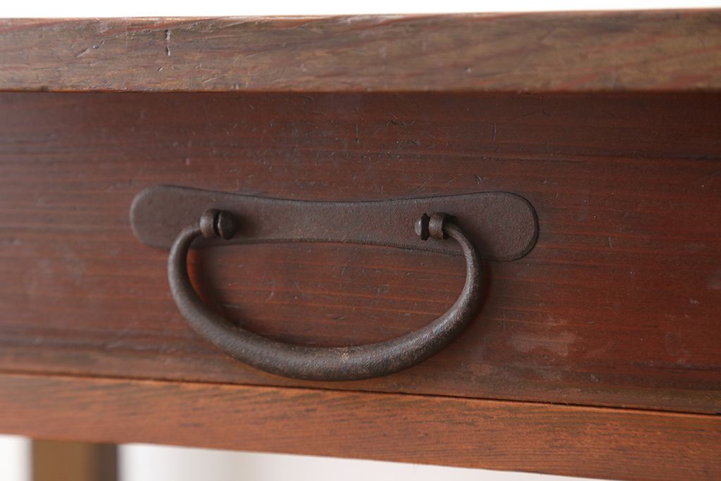 アンティーク家具　アンティーク　古い木の小振りなテーブル(作業台、机)