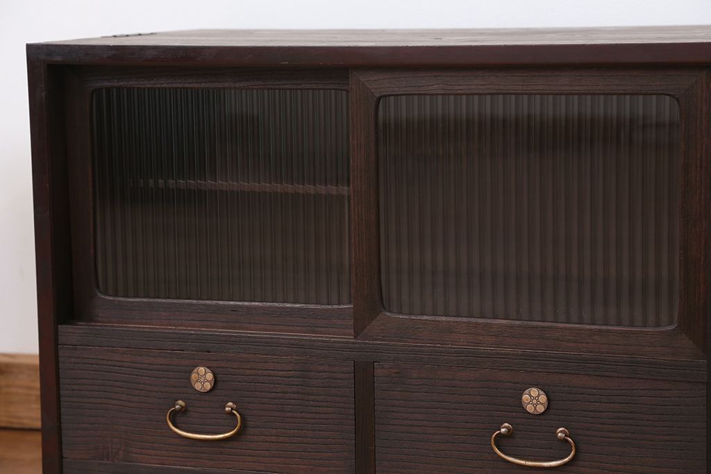 アンティーク家具　アンティーク　可愛いデザイン!脚付ローボード?