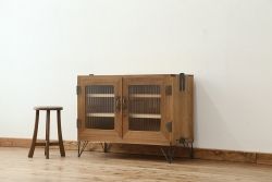 アンティーク家具　アンティーク 古い木味のモールガラス脚付きローボード