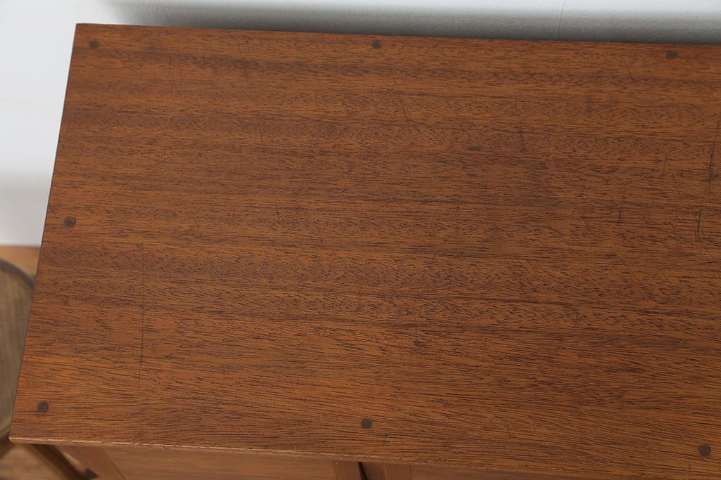 アンティーク家具　アンティーク　脚付きパタパタ下駄箱