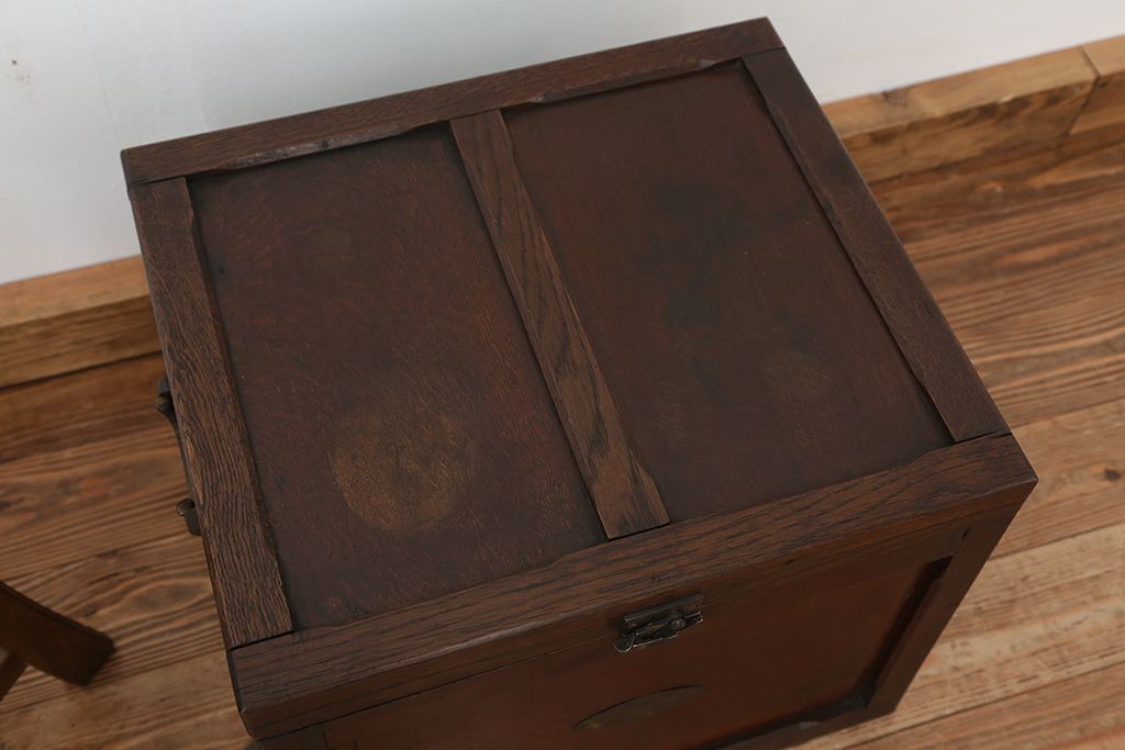 アンティーク雑貨　アンティーク　珍品!古いナラ材の重厚な収納箱