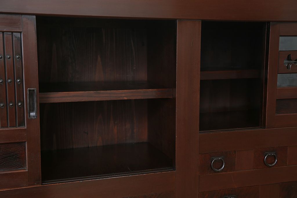 アンティーク家具　古民具・骨董　使い込まれた美しい水屋箪笥(食器棚、収納棚)
