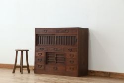 アンティーク家具　素敵なデザイン!帳場箪笥のような茶箪笥
