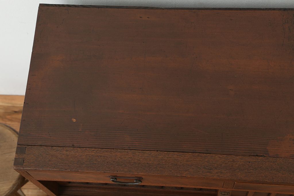 アンティーク家具　素敵なデザイン!帳場箪笥のような茶箪笥