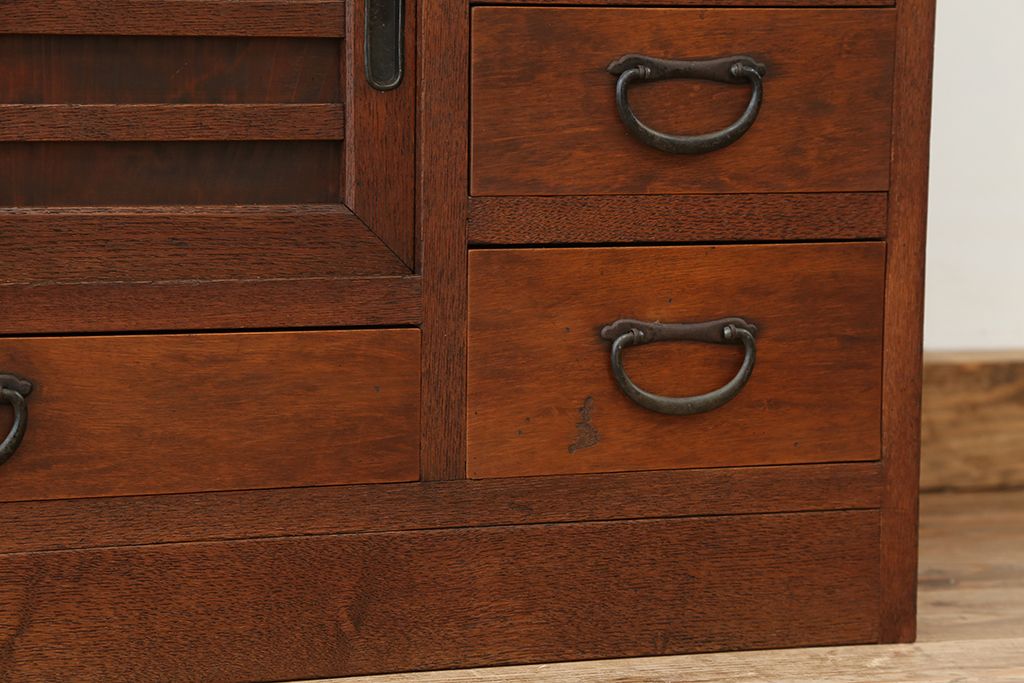 アンティーク家具　素敵なデザイン!帳場箪笥のような茶箪笥