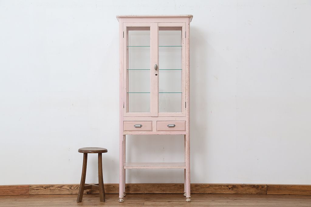 アンティーク家具　可愛いデザイン!　ピンク色のケビントガラスケース