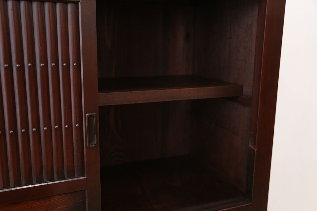 アンティーク家具　☆古民具・骨董　丸桟引き戸のシンプルでモダンな水屋箪笥(食器棚)