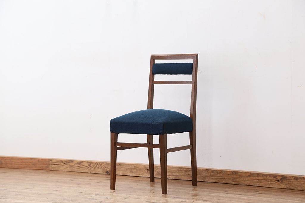 レトロ家具　レトロなデザインの椅子