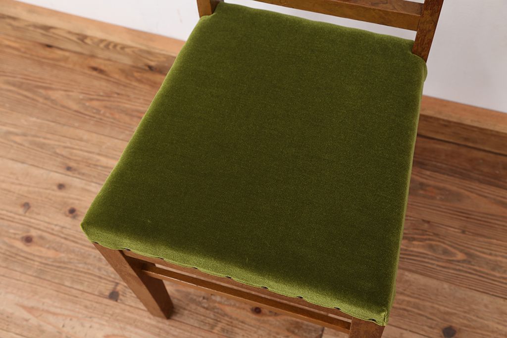 レトロ家具　レトロなデザインのナラ材椅子　