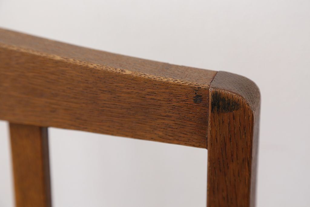 レトロ家具　レトロなデザインのナラ材椅子　