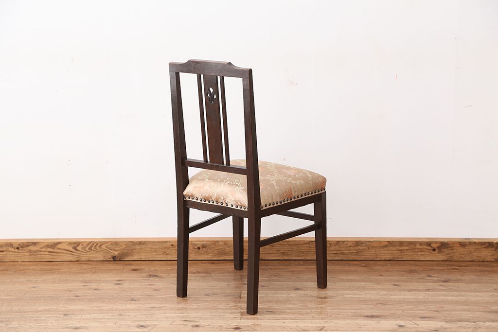 アンティーク家具　古い洋館のシックな椅子(イス)　