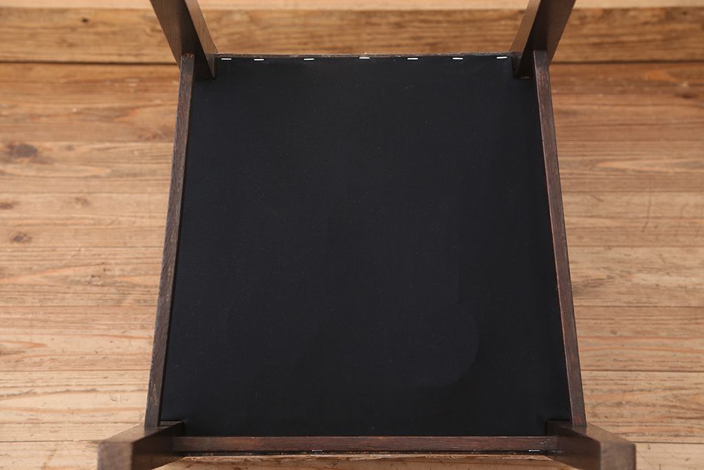 アンティーク家具　古い洋館のシックな椅子(イス)　