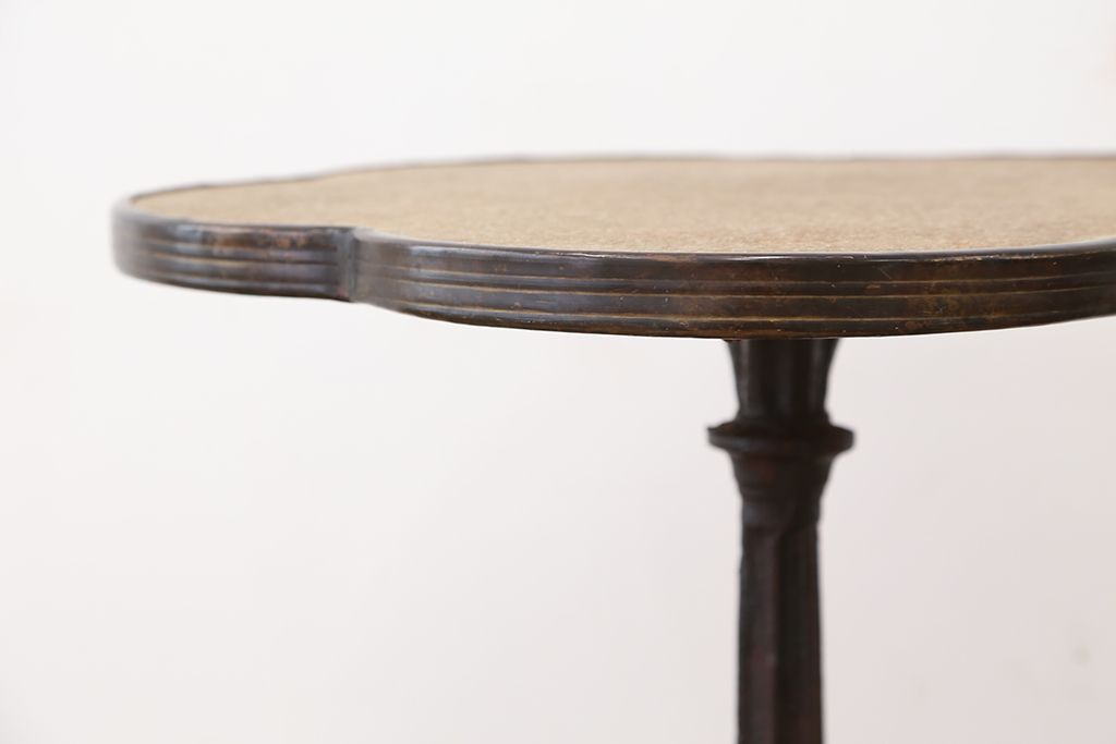 アンティーク家具　素敵なデザイン!海外製アンティーク鉄脚のテーブル(机)　