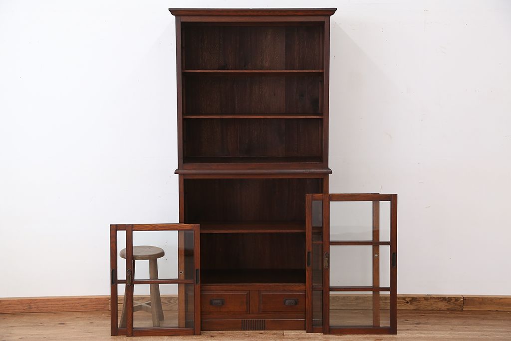 アンティーク家具　☆素敵なデザイン!古い薬屋の二段重ね収納棚(飾り棚・食器棚)(ガラスケース)