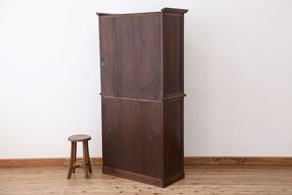 アンティーク家具　☆素敵なデザイン!古い薬屋の二段重ね収納棚(飾り棚・食器棚)(ガラスケース)