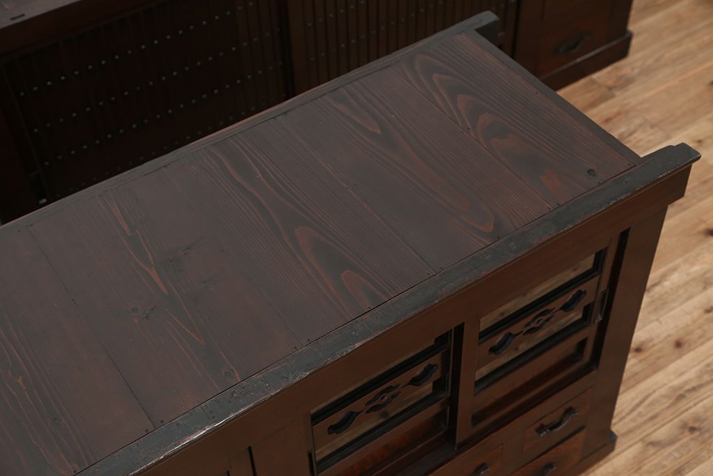 アンティーク家具　重厚!昇り引き出し付き六尺水屋箪笥(食器棚、収納棚)