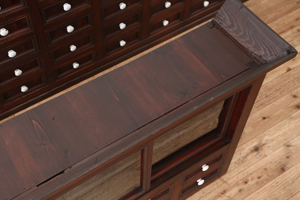 アンティーク家具　大正ロマン!味わい深い引き出し収納棚(ガラスケース、ドロワー、薬箪笥、百味箪笥)