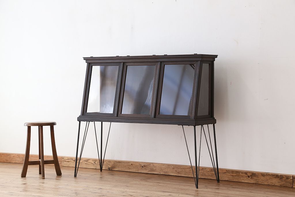 アンティーク家具　アンティーク　古いタバコ屋の鉄脚ガラスケース(ショーケース)