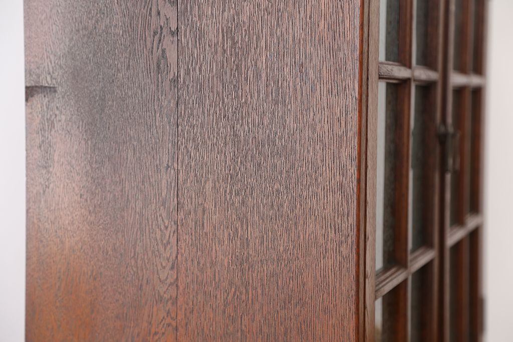 アンティーク家具　素敵なデザイン!古い洋館の結霜ガラス・ナラ材ブックケース(本箱、本棚)