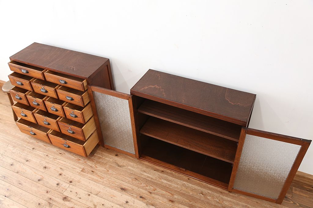 レトロ家具　昭和レトロ　素敵なデザイン!古い木の二段重ね引き出し収納棚