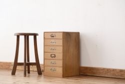 レトロ家具　レトロなデザインのネームプレート付小引き出し