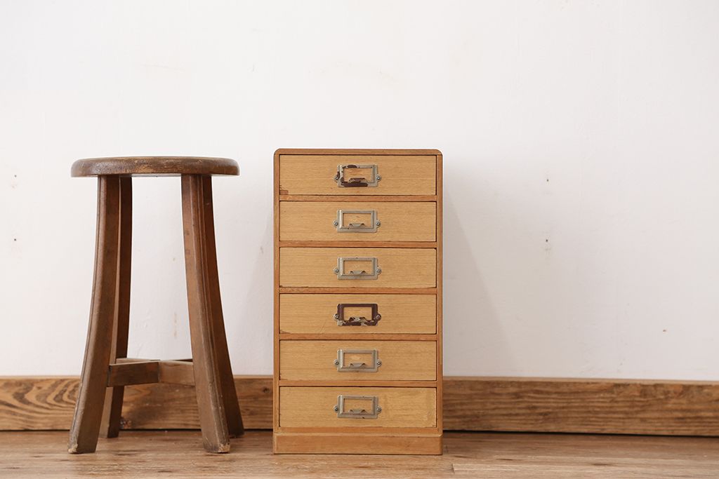 レトロ家具　レトロなデザインのネームプレート付小引き出し