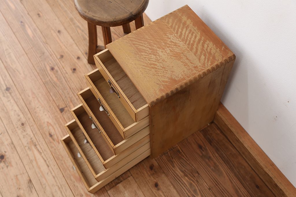 レトロ家具　レトロなデザインのネームプレート付小引き出し