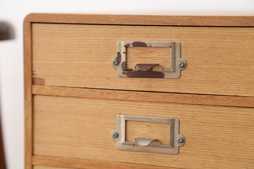 レトロ家具　レトロなデザインのネームプレート付小引き出し