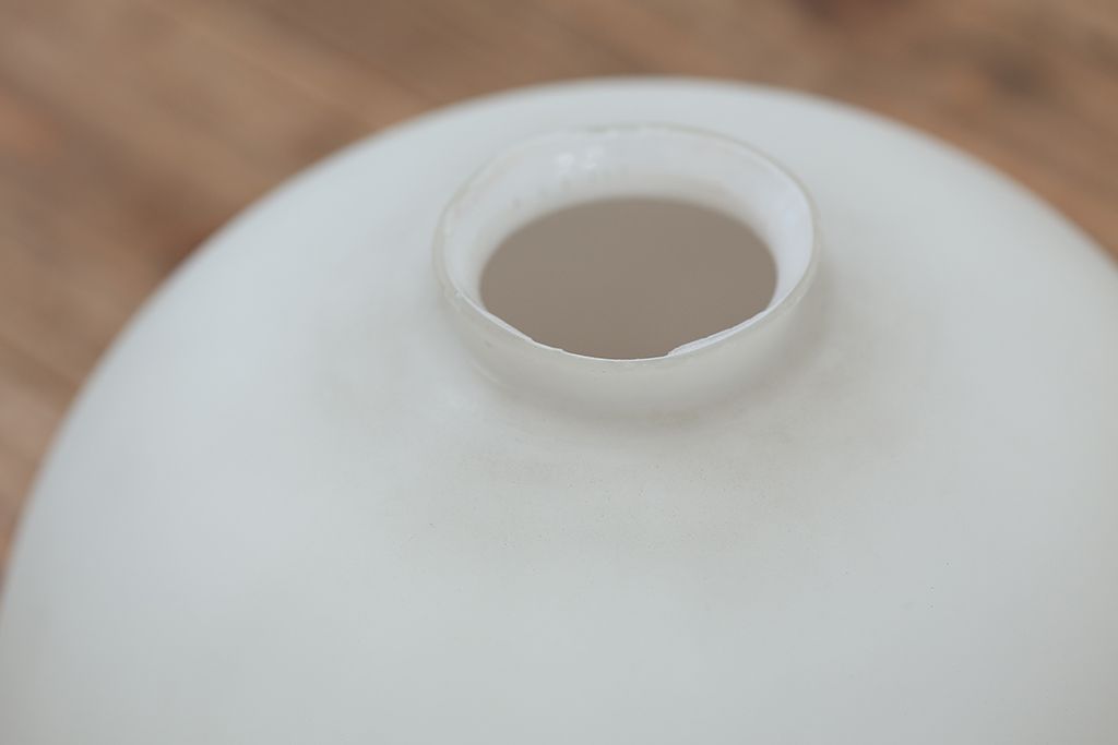 古い乳白ガラスの丸い吊り下げ照明(天井照明、電笠)