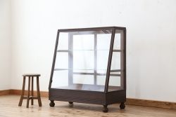 アンティーク家具　アンティーク　素敵なデザイン!古いタバコ屋の台形ガラスケース