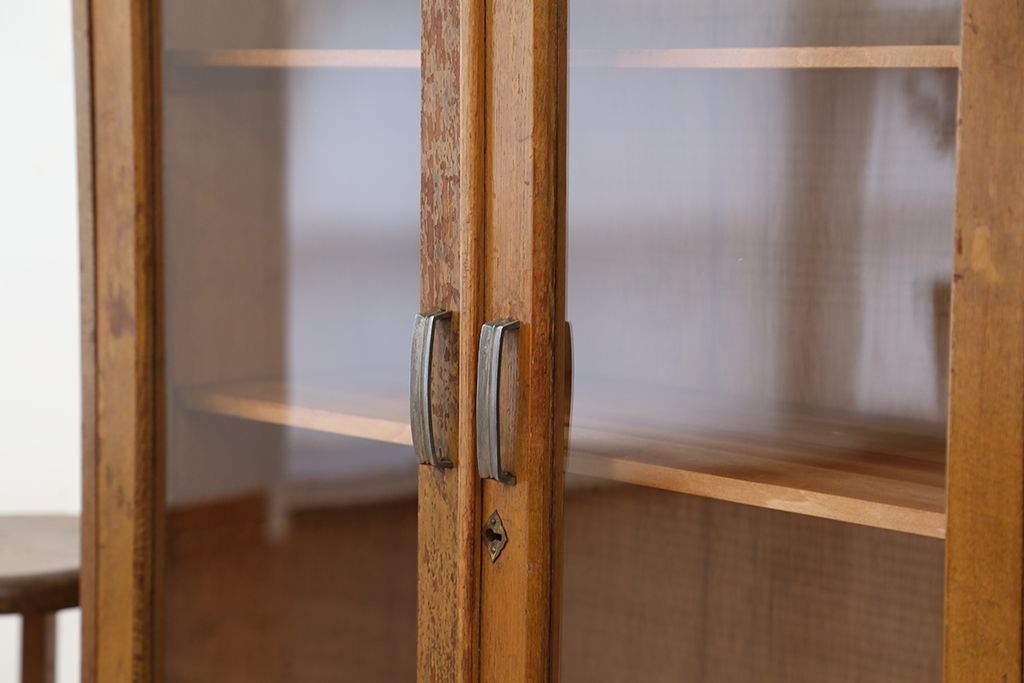 レトロ家具　アンティーク　レトロなデザインのシンプルな本箱