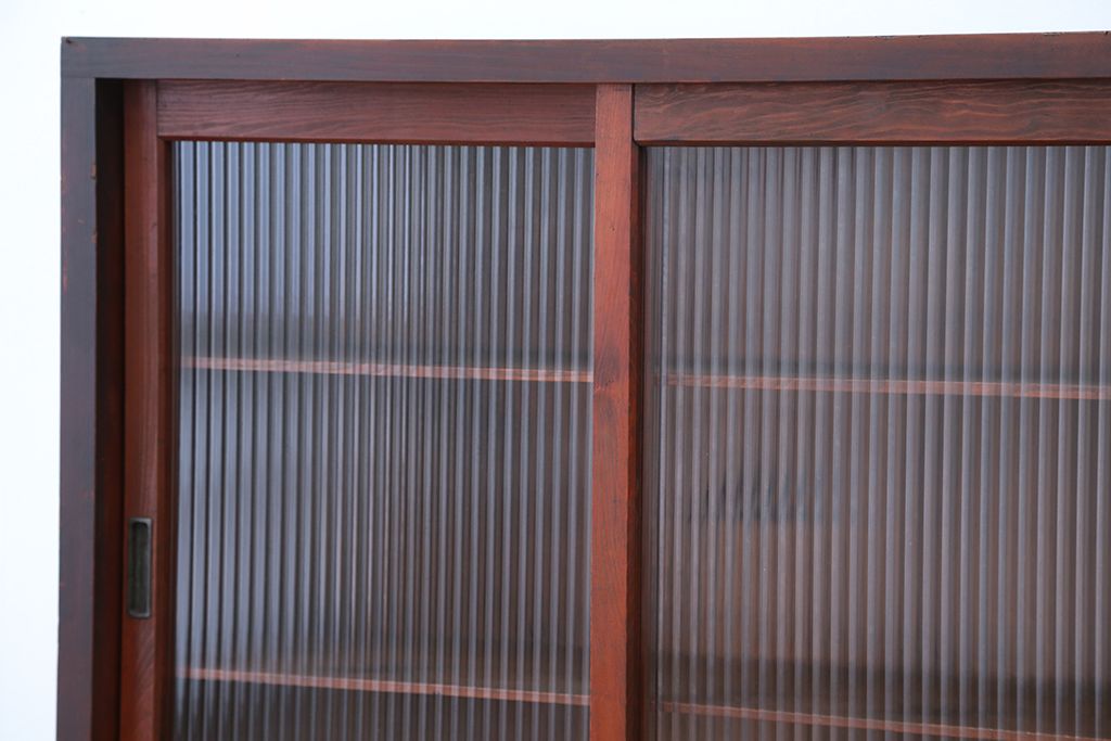 アンティーク家具　★アンティーク　古い木の縦型鉄脚収納棚
