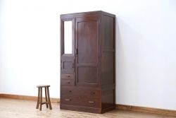 レトロ家具　レトロなデザインの総無垢材アンティークワードローブ(洋服箪笥、洋服タンス)
