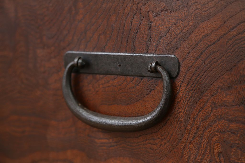アンティーク家具　古民具・骨董　古い欅材の木目の素晴らしい上質な時代箪笥サイドボード(水屋箪笥、ローチェスト、食器棚、収納棚)